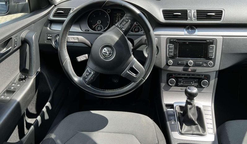 
								Volkswagen Passat, 1,6 l., universalas pilnas									