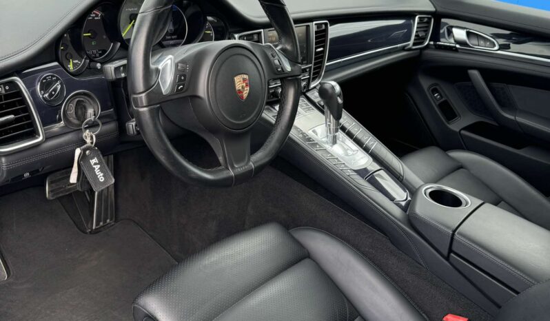 
								2015 PORSCHE PANAMERA pilnas									