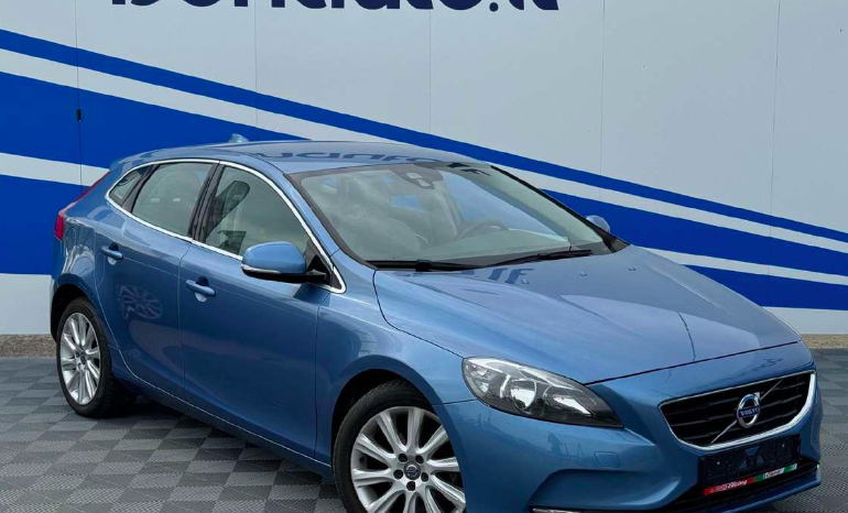 
								2015 VOLVO V40 pilnas									