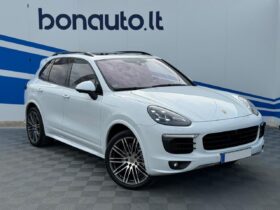 2015 PORSCHE CAYENNE