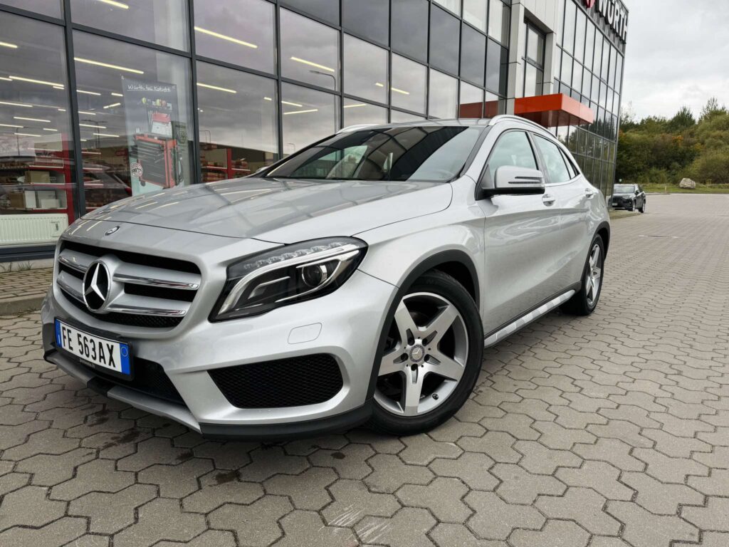 2016 MERCEDES-BENZ GLA220