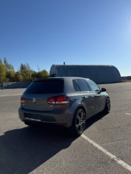 
										Volkswagen Golf pilnas									