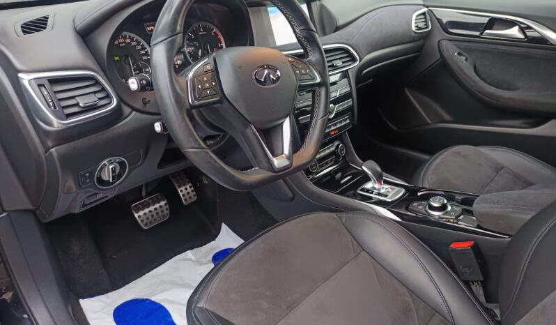 
								2015 INFINITI Q30 pilnas									