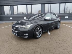 2015 INFINITI Q30