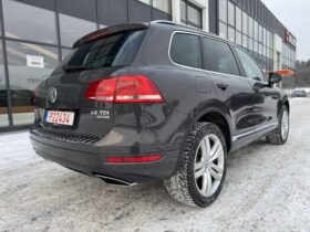 2012 VOLKSWAGEN TOUREG