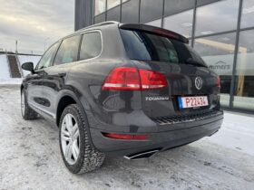 2012 VOLKSWAGEN TOUREG