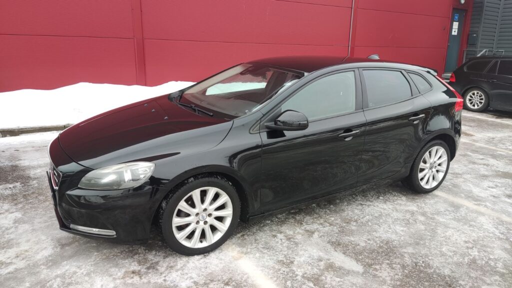 2014 VOLVO V40