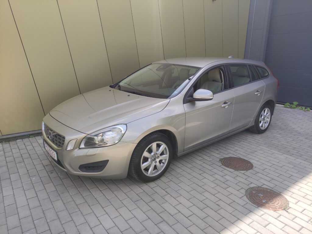 2012 VOLVO V60