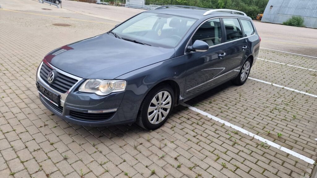 2010 VOLKSWAGEN PASSAT