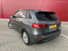 2019 MERCEDES-BENZ B180