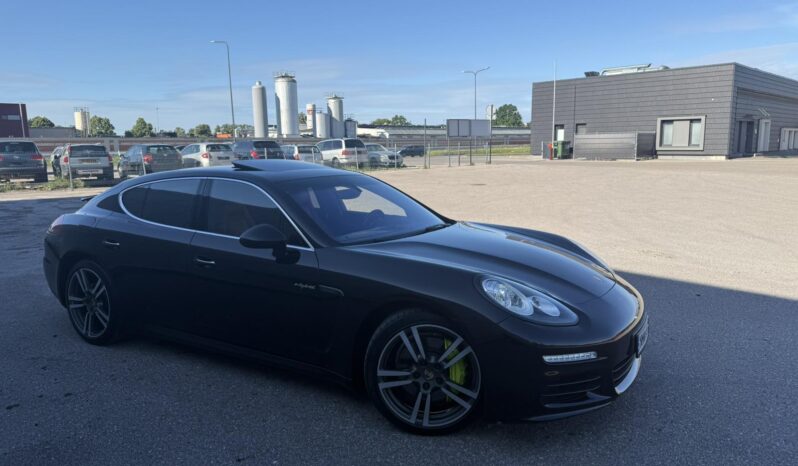 
								2015 PORSCHE PANAMERA pilnas									