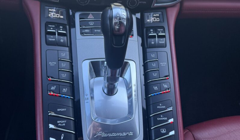 
								2015 PORSCHE PANAMERA pilnas									