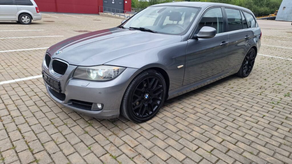 2011 BMW 320