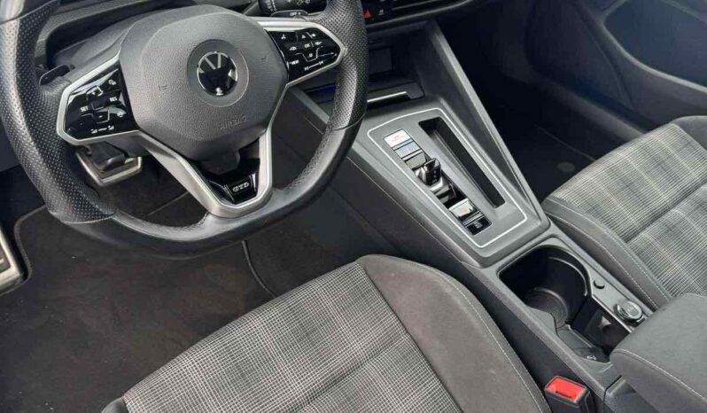 
								Volkswagen Golf pilnas									