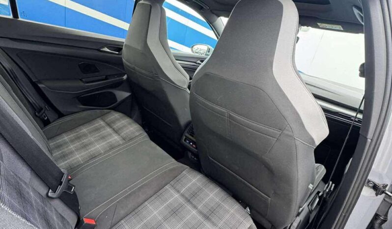 
								Volkswagen Golf pilnas									