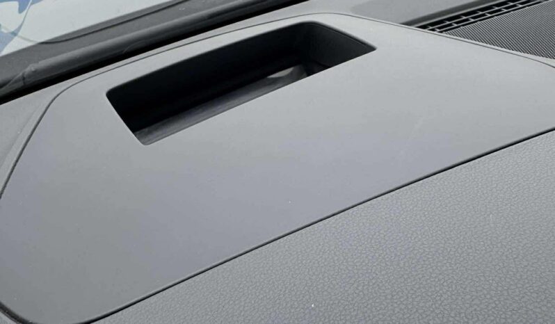 
								Volkswagen Golf pilnas									