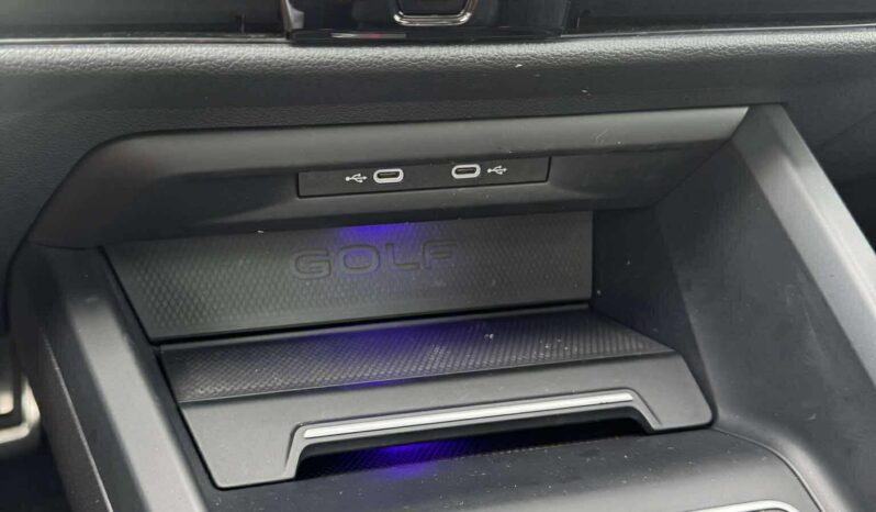 
								Volkswagen Golf pilnas									