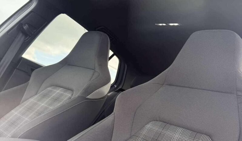 
								Volkswagen Golf pilnas									