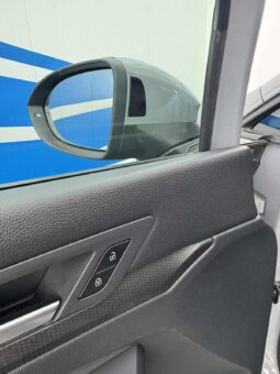 
										Volkswagen Golf pilnas									