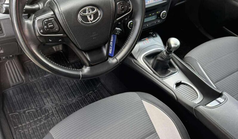 
								Toyota Avensis pilnas									