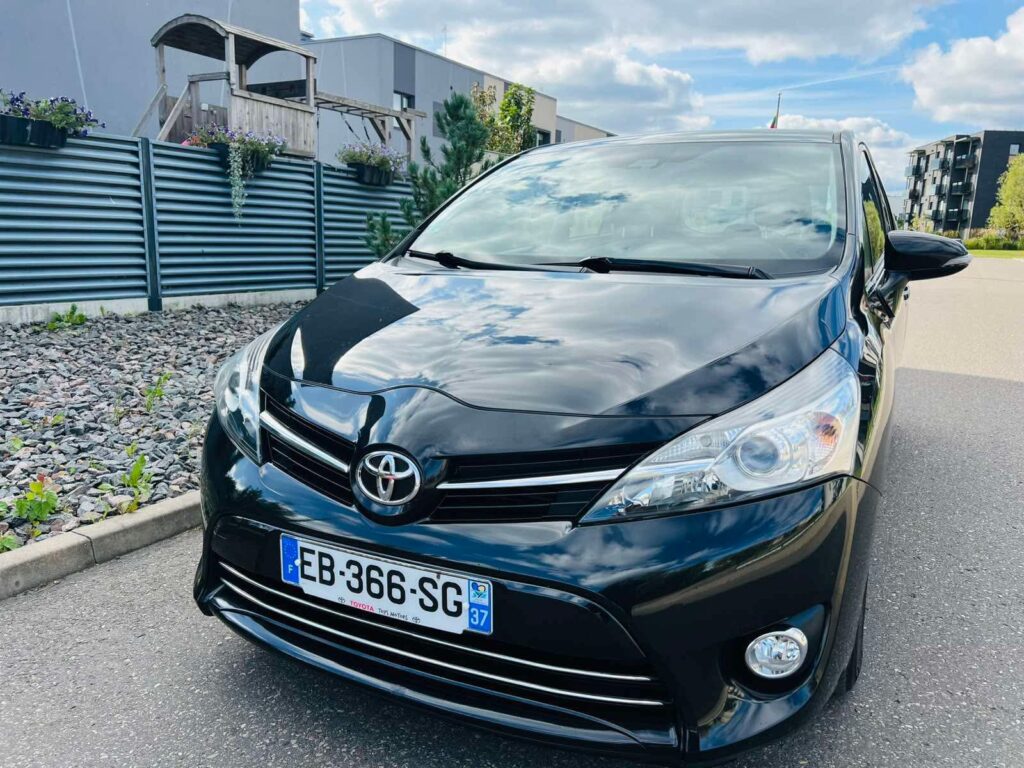 2017 TOYOTA VERSO