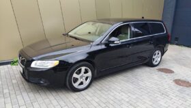 2011 VOLVO V70