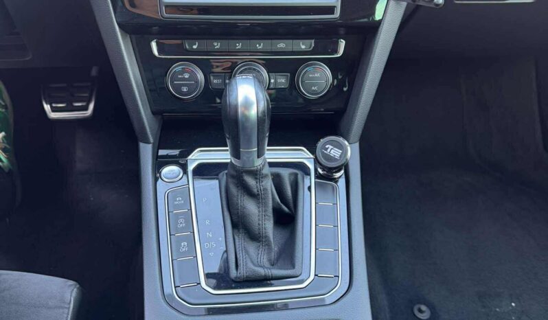 
								Volkswagen Passat pilnas									