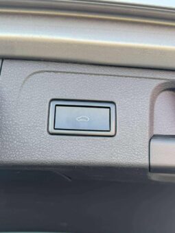 
										Volkswagen Passat pilnas									