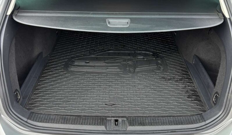 
								Volkswagen Passat pilnas									