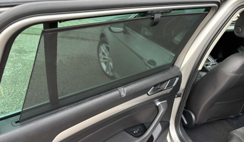 
								Volkswagen Passat pilnas									