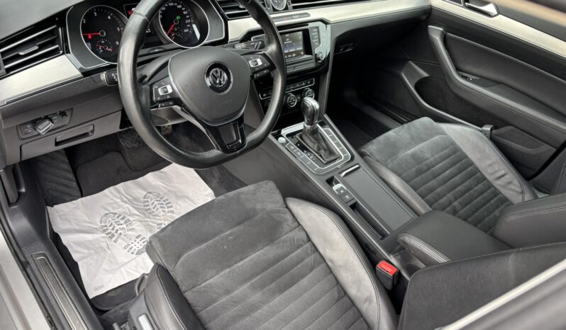 
								Volkswagen Passat pilnas									