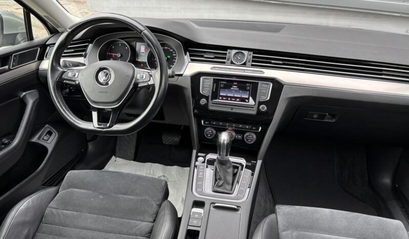 
								Volkswagen Passat pilnas									