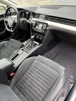 
										Volkswagen Passat pilnas									