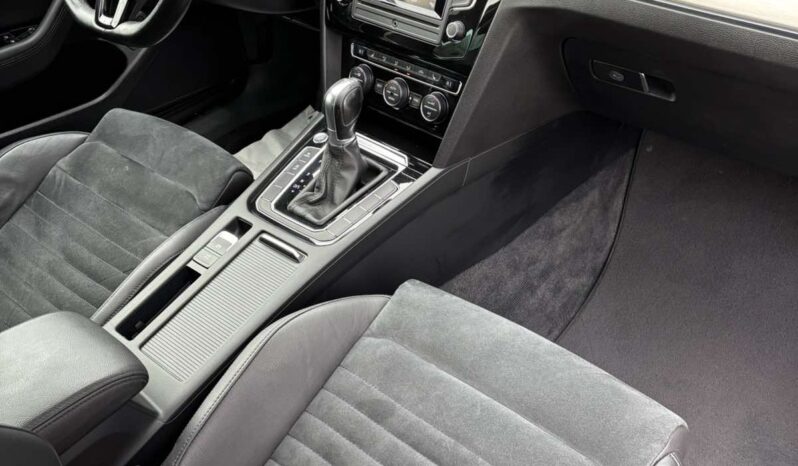 
								Volkswagen Passat pilnas									