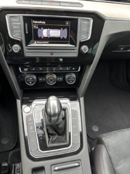 
										Volkswagen Passat pilnas									