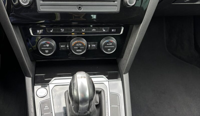 
								Volkswagen Passat pilnas									