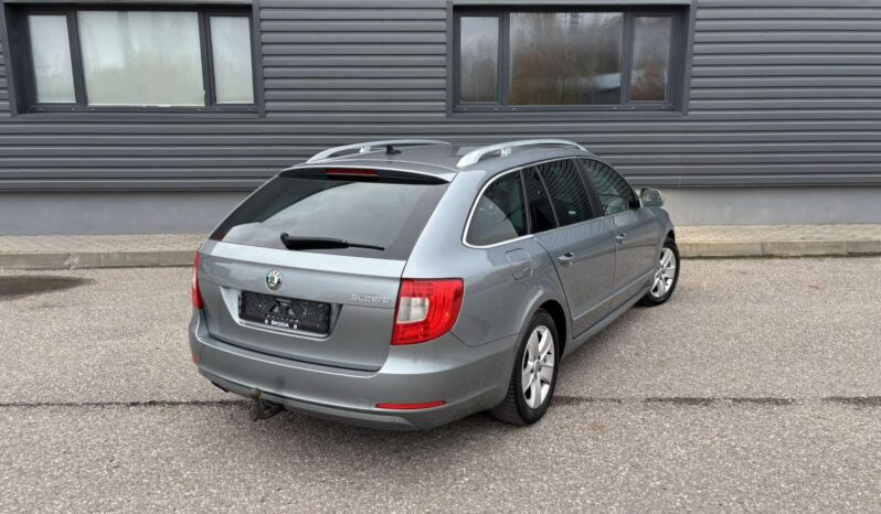 
								Skoda Superb pilnas									