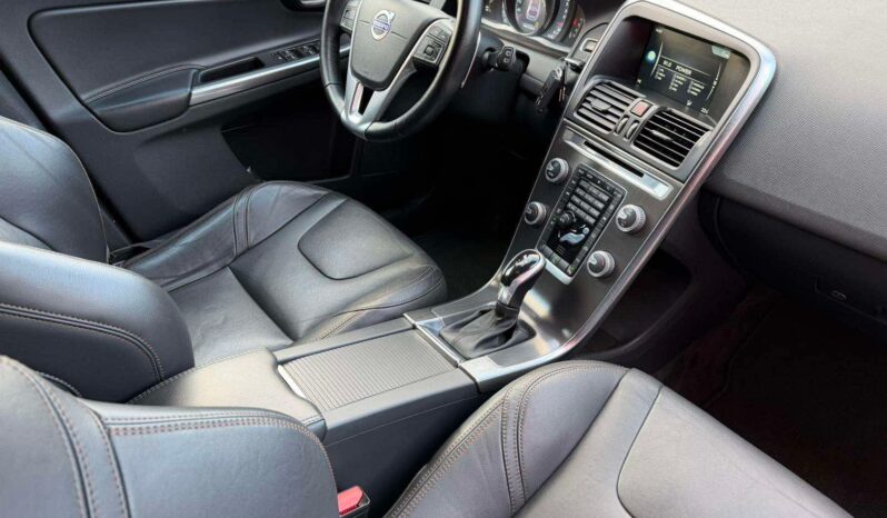 
								2016 VOLVO XC60 pilnas									