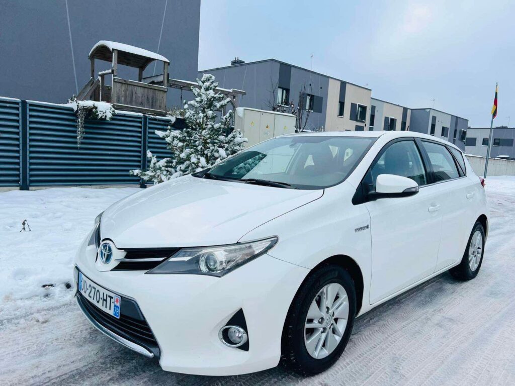 2015 TOYOTA AURIS