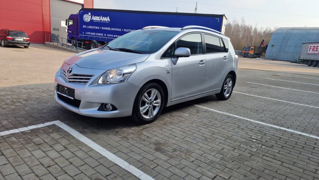 2012 TOYOTA VERSO