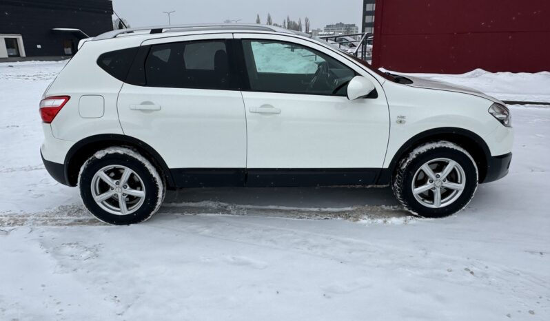 
								Nissan Qashqai pilnas									