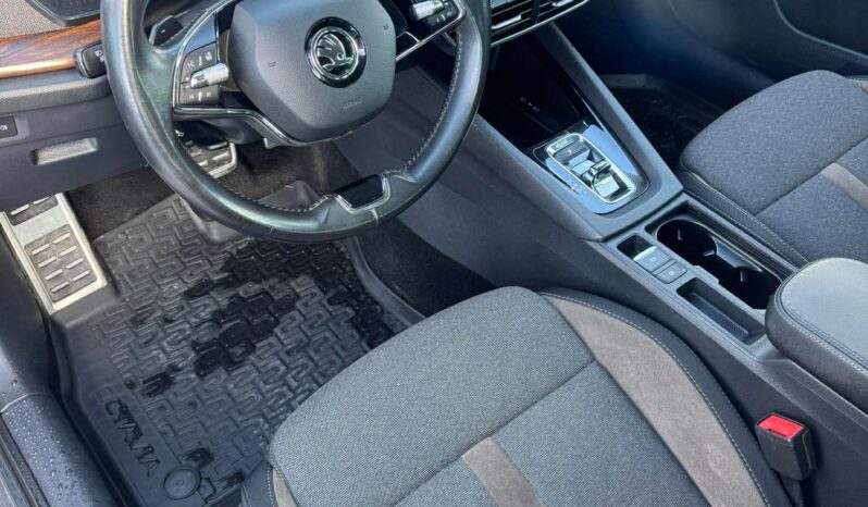 
								Skoda Octavia Scout pilnas									