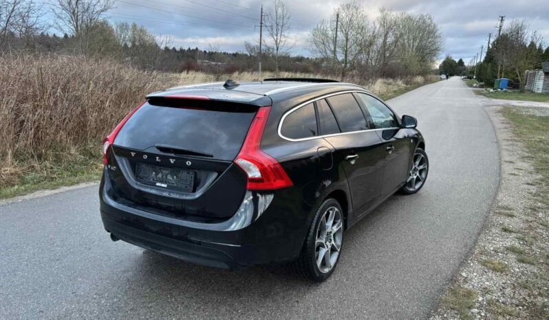 
								Volvo V60 pilnas									