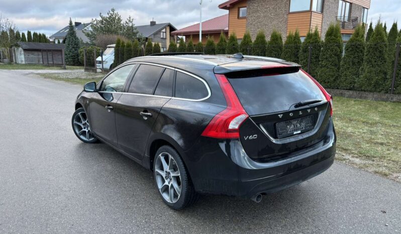 
								Volvo V60 pilnas									