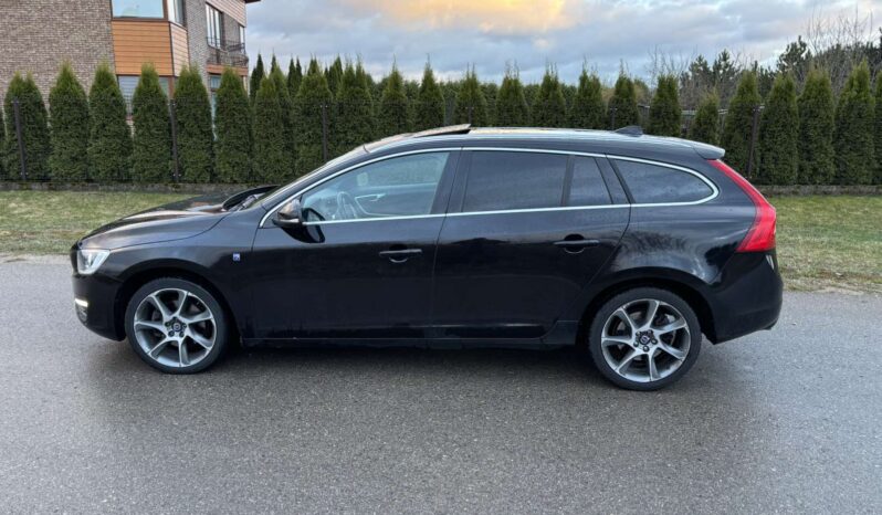 
								Volvo V60 pilnas									