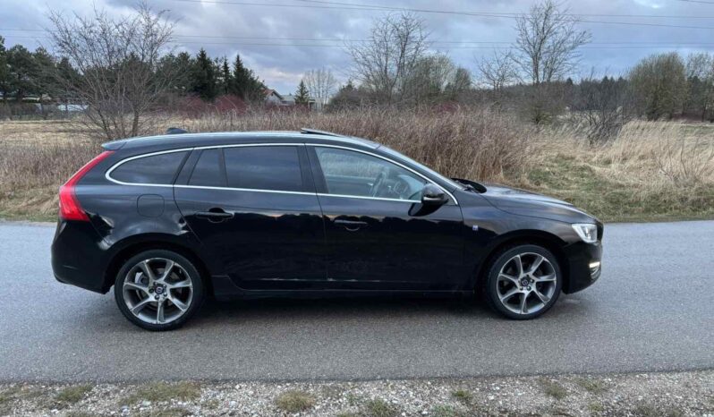 
								Volvo V60 pilnas									