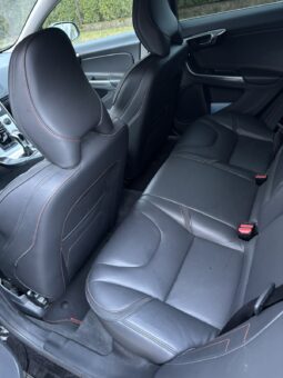 
										Volvo V60 pilnas									