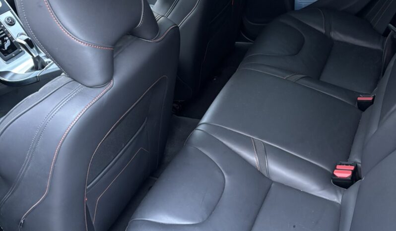 
								Volvo V60 pilnas									