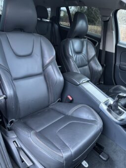 
										Volvo V60 pilnas									