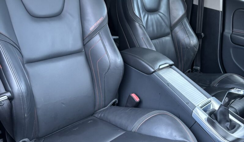 
								Volvo V60 pilnas									